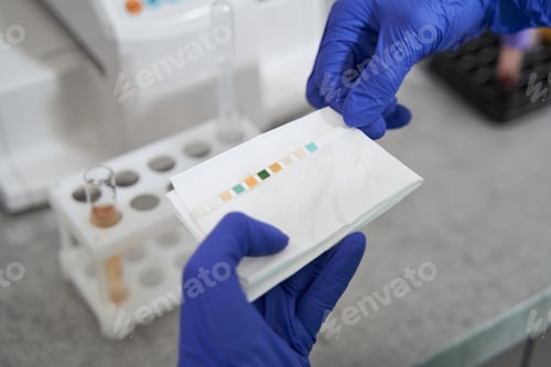 Preview: Doctor doing medical research in medical laboratory