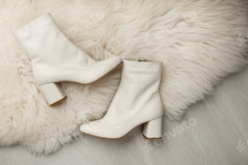 Preview: Pair of stylish leather shoes on faux fur, flat lay