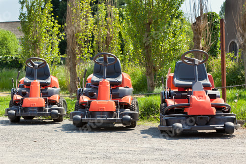 Preview: Red Lawnmowers