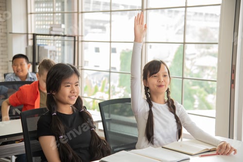 Preview: Elementary school female students raise their hands to ask class teacher