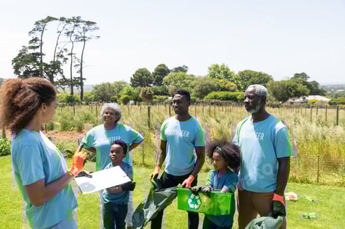 Preview: Volunteers collecting rubbish and recycling