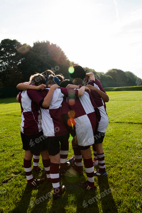 Preview: Teenage schoolboy rugby team in huddle