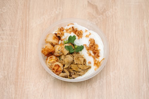 Preview: Bo Bun in plastic takeout container