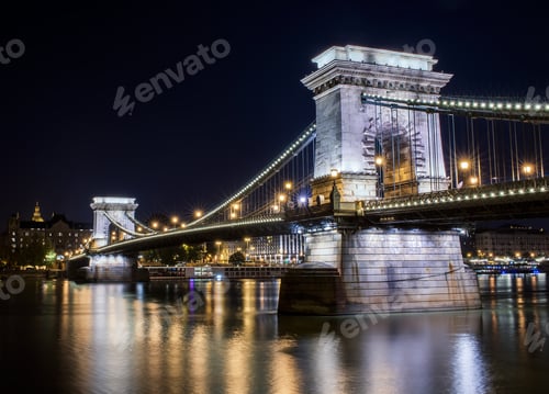 Preview: Chain Bridge in Budapest at night