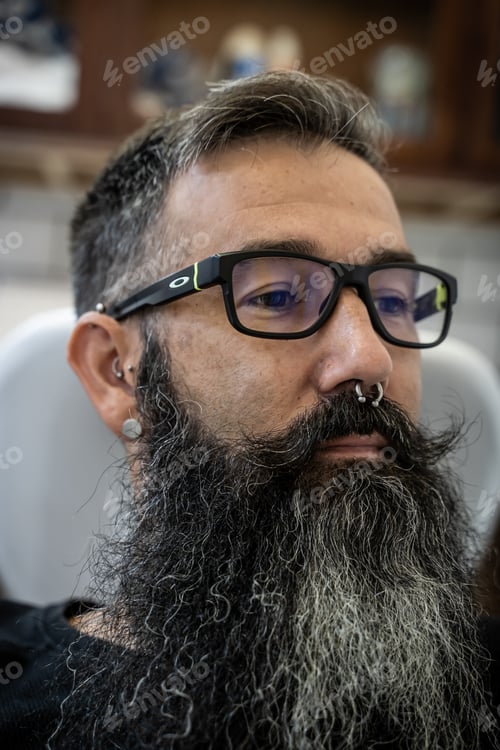 Preview: Portrait of an stylish barber with long beard
