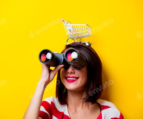 Preview: young woman with cart and binoculars