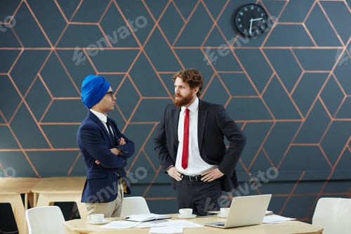 Preview: Businessmen talking