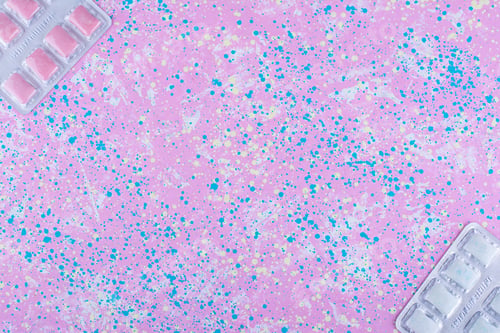 Preview: Oppositely aligned packs of bubblegum tablets on a colorful background