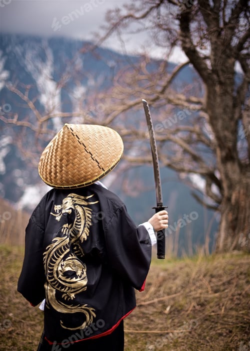 Preview: A boy in a samurai costume stands behind with a katana
