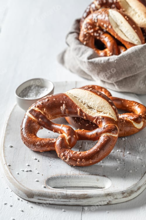 Preview: Enjoy your pretzels freshly baked with salt at home