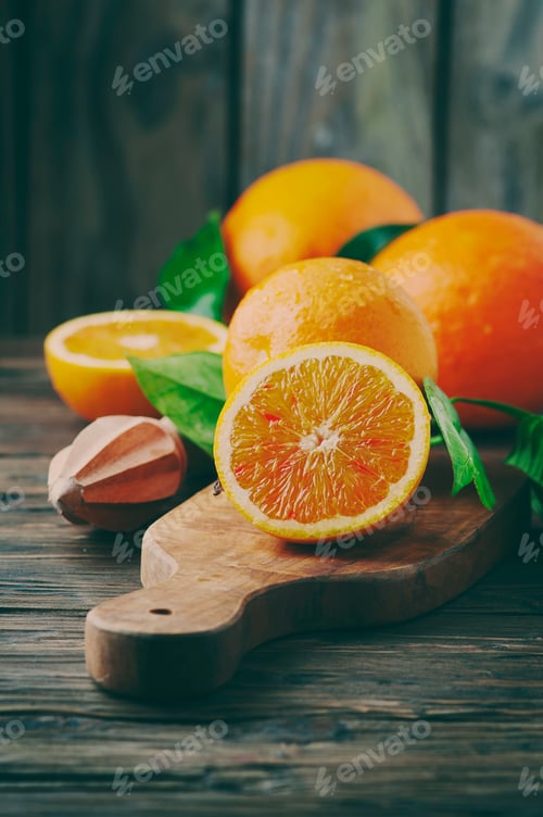 Preview: Fresh sweet oranges on the wooden table
