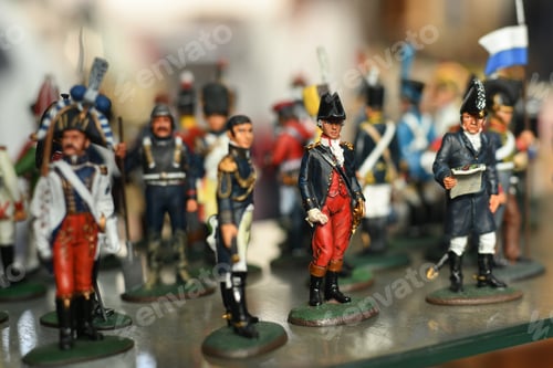 Preview: Tin soldiers in uniform in a vintage store