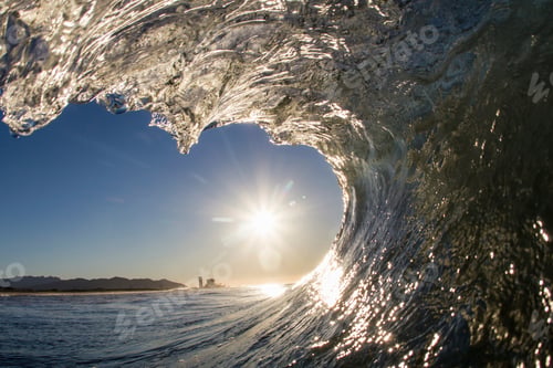 Preview: Barrelling wave, close-up, Hawaii
