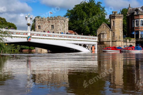 Preview: Flood water - Lendal Bridge - York - England