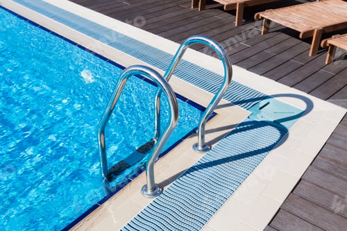 Preview: steps in a water pool