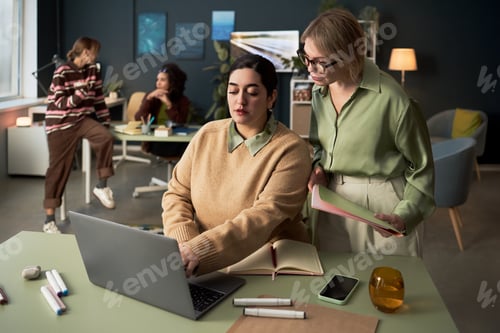 Preview: Colleagues Discussing Online Presentation In Team