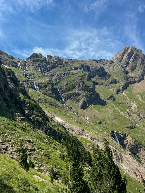 Preview: Scenic mountain valley in Monte Perdido and Ordesa