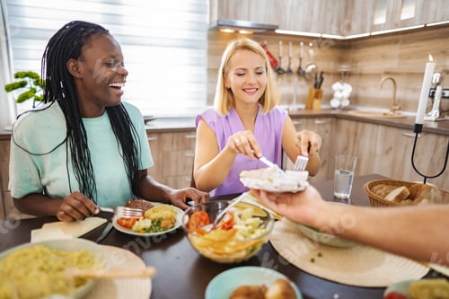 Preview: Leisurely lunch with friends in cozy space