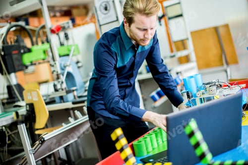 Preview: Engineer in the factory