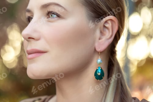 Preview: Beautiful Woman Wearing Gorgeous Earring