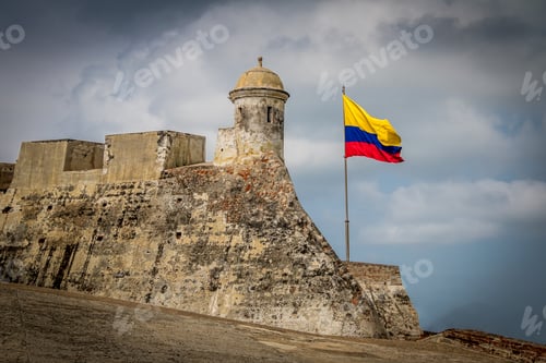 Preview: Castillo de San Felipe and colombian flag - Cartagena, Colombia