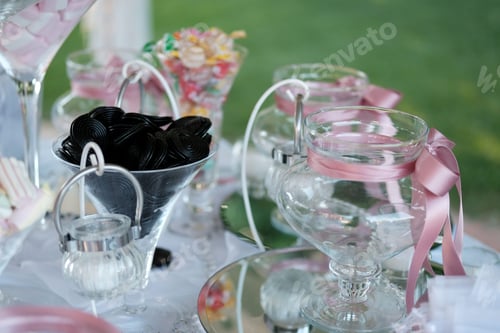 Preview: Italian candy bar with licorice snails and many glasses with pink ribbons