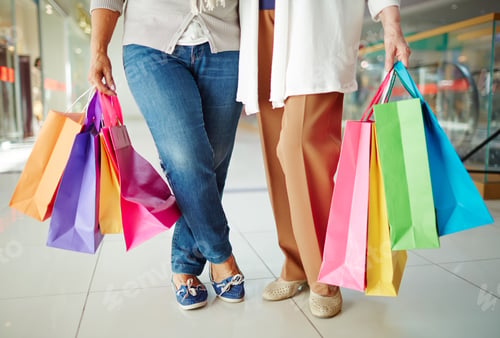 Preview: Women shopping