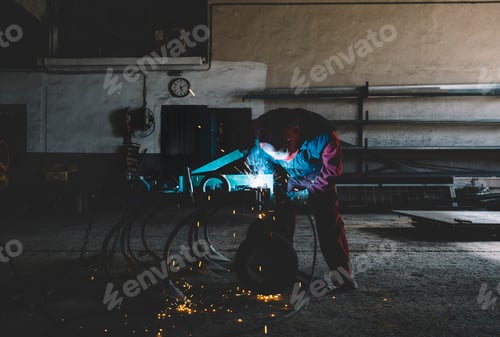 Preview: Man doing a solder in metal.
