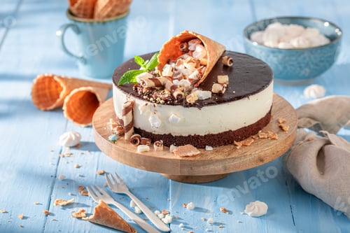 Preview: Delicious Layered Cake Topped with an Ice Cream Cone