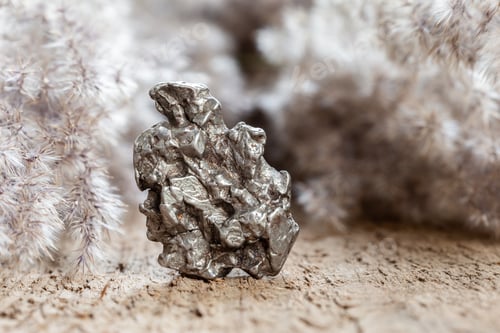 Vista previa: Fragment of iron meteorite found on Earth