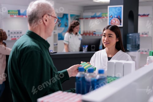 Preview: Senior client asking for specialist advice during medication shopping