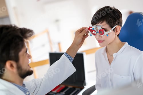 Preview: optometrist checking patient eyesight and vision correction