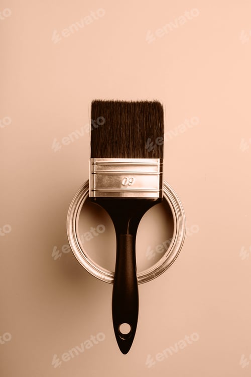 Preview: A paintbrush with a can lid on a monochromatic background