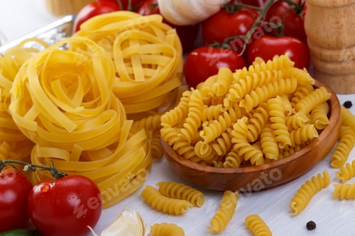 Preview: Top view of raw pasta