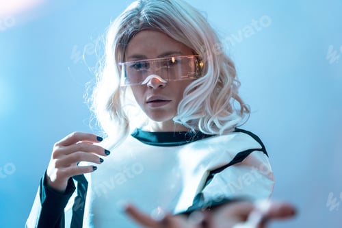 Preview: Wearing futuristic glasses under blue lights - the concept of virtual reality