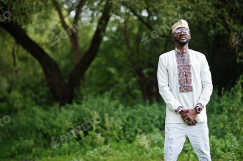 Preview: African family in traditional clothes