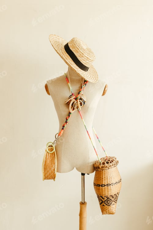 Preview: White female mannequin with a hat and two bags