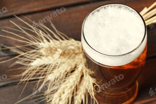 Preview: Glass beer on wood background