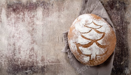 Preview: Sliced rye bread on cutting board, closeup.