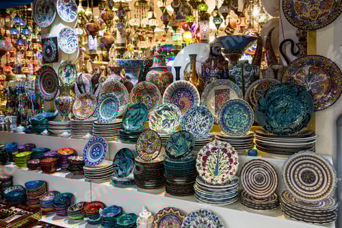 Preview: Traditional colorful ceramic plates and souvenirs. Turkish gift shop.