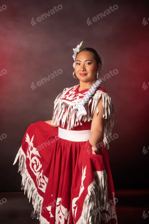 Preview: A woman in a red and white dress with white fringes