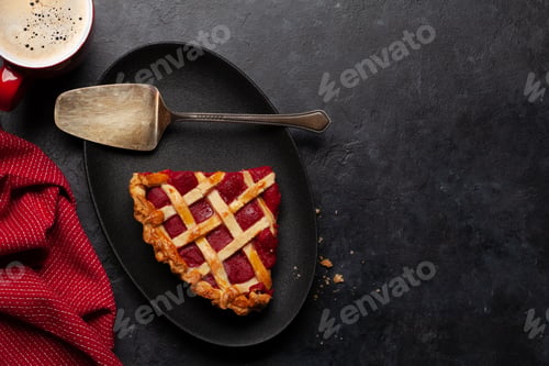 Preview: Sweet raspberry and strawberry jam cake