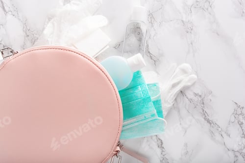 Preview: Personal Hygiene Items in Pink Round Handbag