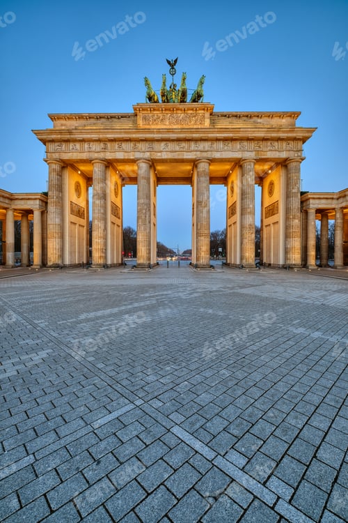 Preview: The Brandenburg Gate in Berlin at dawn