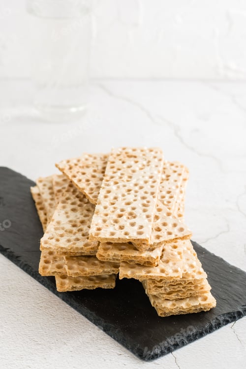 Preview: Thin crispy grain bread on slate on the table. Healthy food. Vertical view