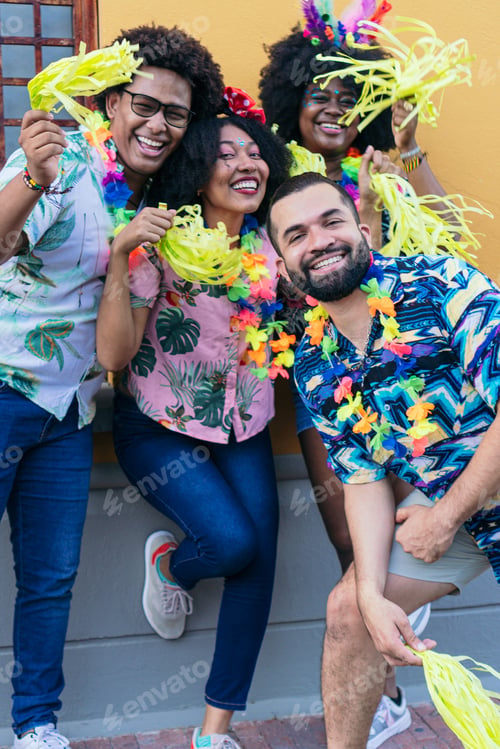 Preview: friends at the Barranquilla Carnival, Colombia