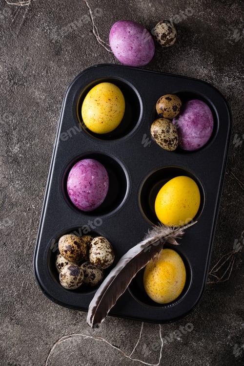 Preview: Easter eggs painted with natural dye