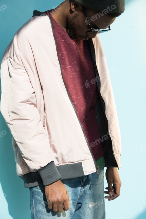 Preview: Stylish Man in Fashionable Pink Bomber Jacket