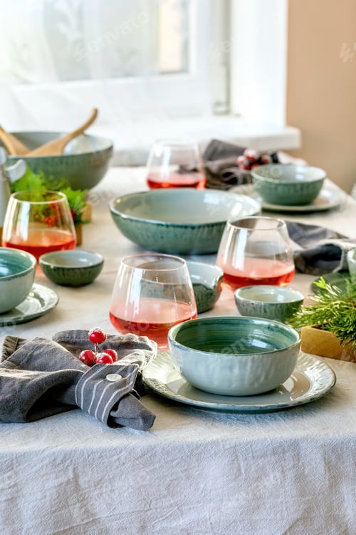 Preview: Christmas table setting with ceramic tableware