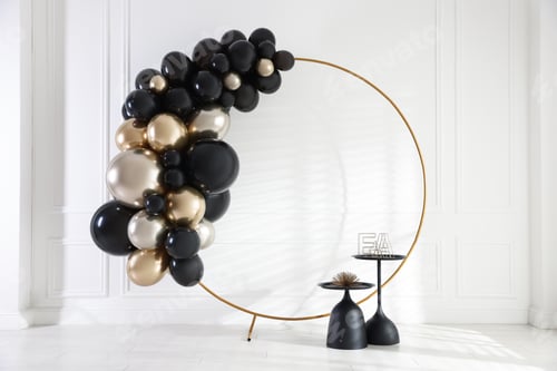 Preview: Stylish photo zone with balloons and decor in studio
